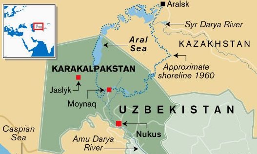 Каракалпакстан расположен на Туранской низменности. С юго-запада к нему вплотную примыкает пустыня Каракумы, на северо-западе находится плато Устюрт, а на северо-востоке пустыня Кызылкум Каракалпакстан расположен на Туранской низменности. С юго-запада к нему вплотную примыкает пустыня Каракумы, на северо-западе находится плато Устюрт, а на северо-востоке пустыня Кызылкум