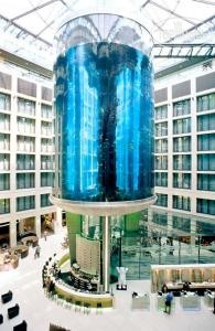Radisson Blu Hotel в Берлине - 5-звездочный отель украшает 25-метровый аквариум